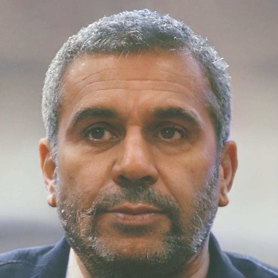 Portrait de Marc Leblanc, analyste financier senior